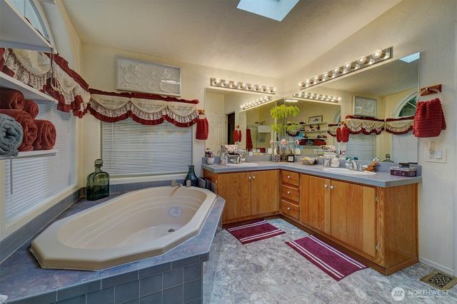 24028 Vinland Terrace NW, Poulsbo, WA 98370