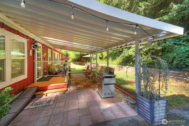 24028 Vinland Terrace NW, Poulsbo, WA 98370