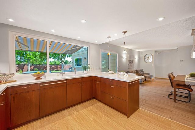 782 Crosswind Dr, Sacramento, CA 95838