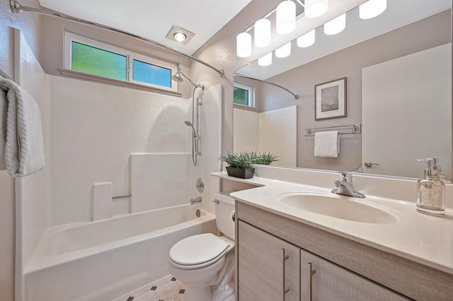 782 Crosswind Dr, Sacramento, CA 95838