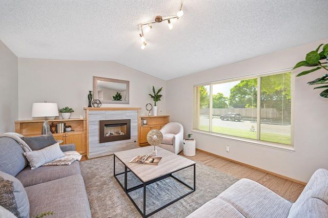 782 Crosswind Dr, Sacramento, CA 95838