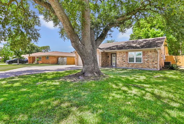 1708 17th Avenue N, Texas City, TX 77590