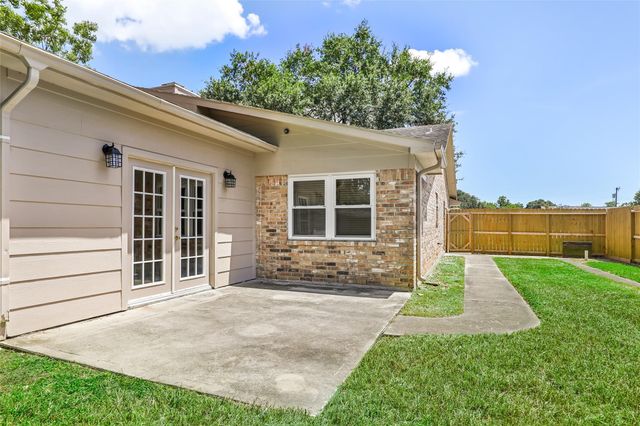 1708 17th Avenue N, Texas City, TX 77590