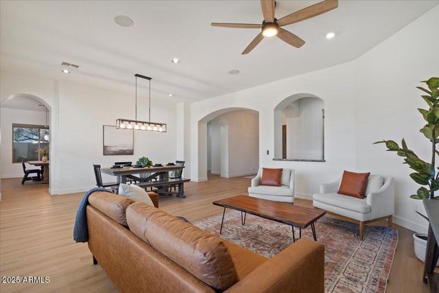 2025 W CALLE DEL SOL --, Phoenix, AZ 85085