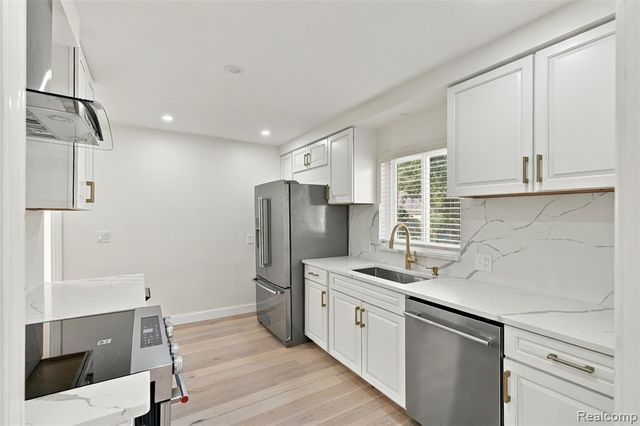 1843 Manchester Boulevard, Grosse Pointe Woods, MI 48236