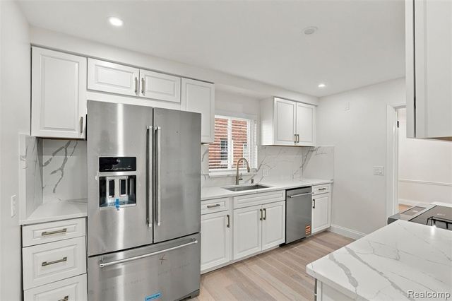 1843 Manchester Boulevard, Grosse Pointe Woods, MI 48236