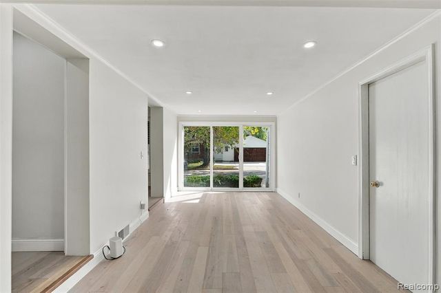 1843 Manchester Boulevard, Grosse Pointe Woods, MI 48236