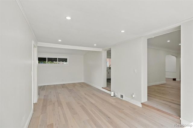 1843 Manchester Boulevard, Grosse Pointe Woods, MI 48236