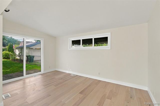 1843 Manchester Boulevard, Grosse Pointe Woods, MI 48236