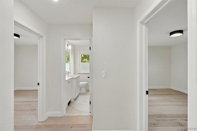 1843 Manchester Boulevard, Grosse Pointe Woods, MI 48236