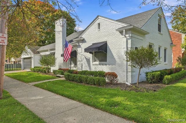 1843 Manchester Boulevard, Grosse Pointe Woods, MI 48236