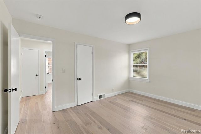 1843 Manchester Boulevard, Grosse Pointe Woods, MI 48236