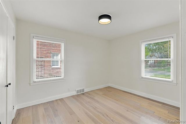 1843 Manchester Boulevard, Grosse Pointe Woods, MI 48236