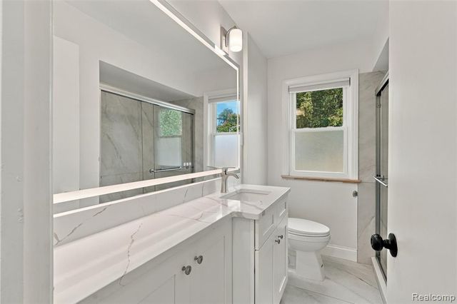 1843 Manchester Boulevard, Grosse Pointe Woods, MI 48236