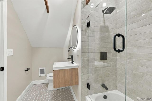 1843 Manchester Boulevard, Grosse Pointe Woods, MI 48236
