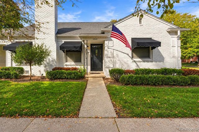 1843 Manchester Boulevard, Grosse Pointe Woods, MI 48236