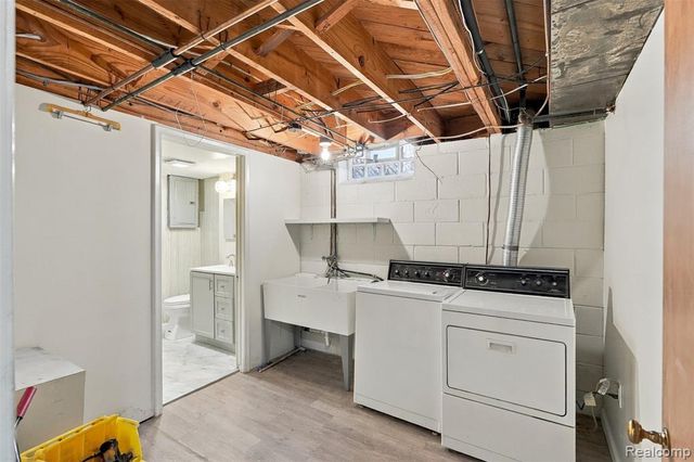 1843 Manchester Boulevard, Grosse Pointe Woods, MI 48236