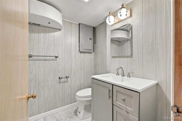 1843 Manchester Boulevard, Grosse Pointe Woods, MI 48236