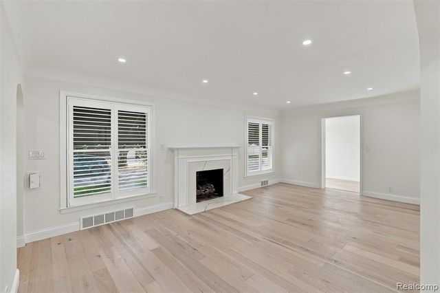 1843 Manchester Boulevard, Grosse Pointe Woods, MI 48236