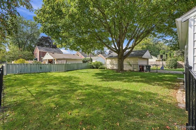 1843 Manchester Boulevard, Grosse Pointe Woods, MI 48236