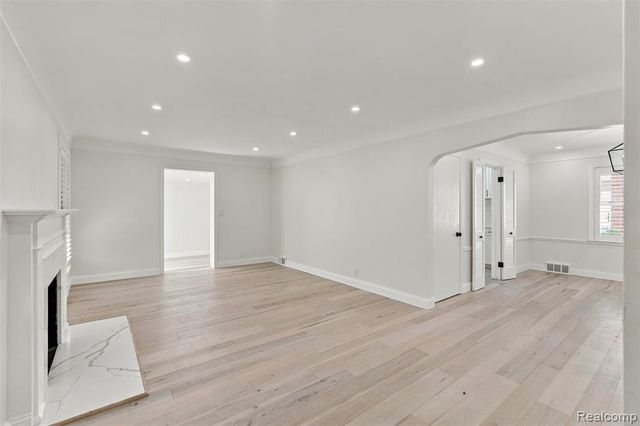1843 Manchester Boulevard, Grosse Pointe Woods, MI 48236