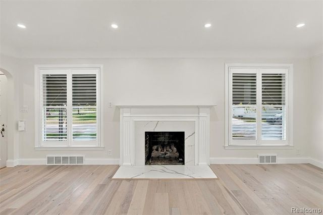 1843 Manchester Boulevard, Grosse Pointe Woods, MI 48236