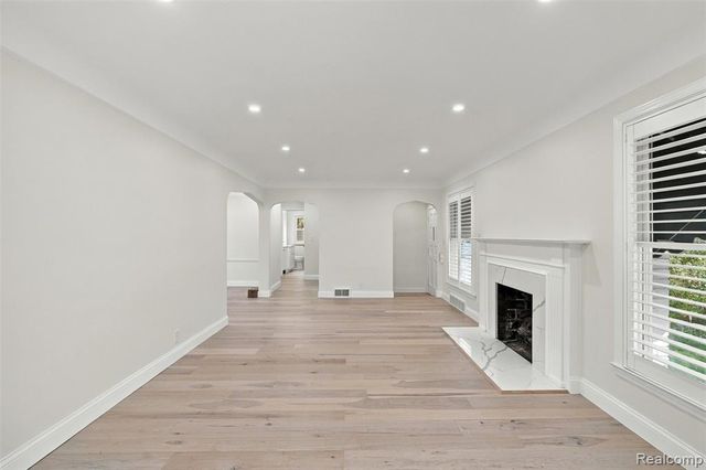 1843 Manchester Boulevard, Grosse Pointe Woods, MI 48236