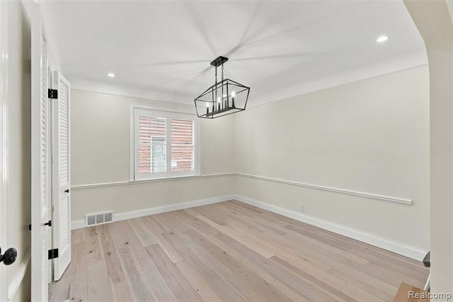 1843 Manchester Boulevard, Grosse Pointe Woods, MI 48236