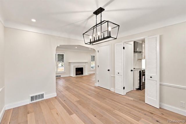1843 Manchester Boulevard, Grosse Pointe Woods, MI 48236