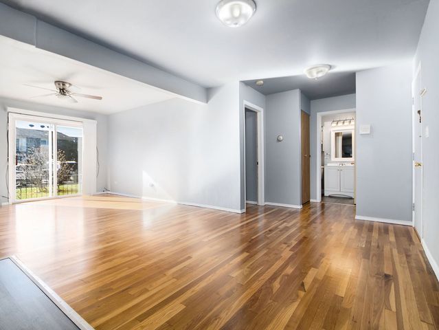 8904 jody Lane 1C, Des Plaines, IL 60016