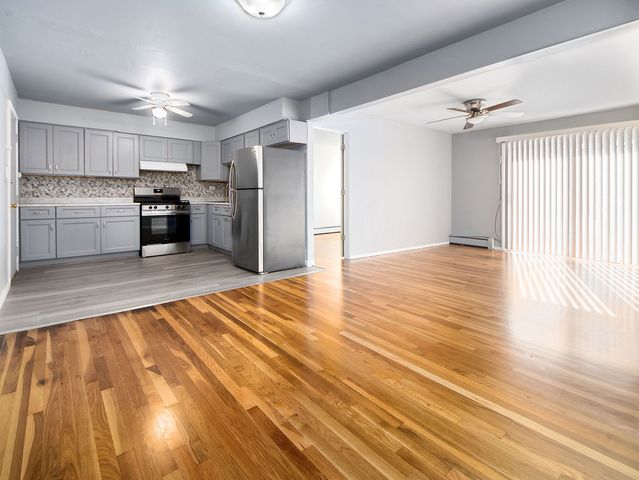 8904 jody Lane 1C, Des Plaines, IL 60016