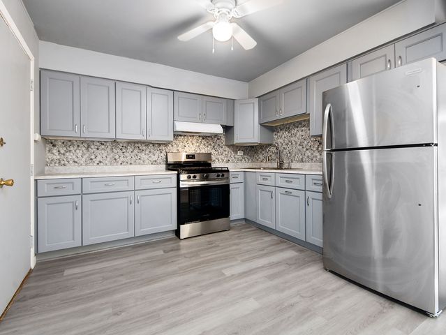 8904 jody Lane 1C, Des Plaines, IL 60016