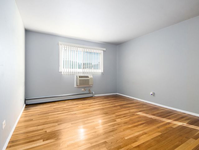 8904 jody Lane 1C, Des Plaines, IL 60016