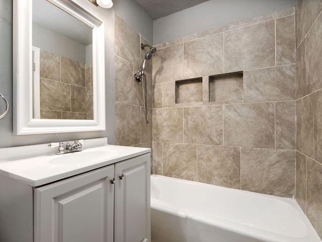 8904 jody Lane 1C, Des Plaines, IL 60016