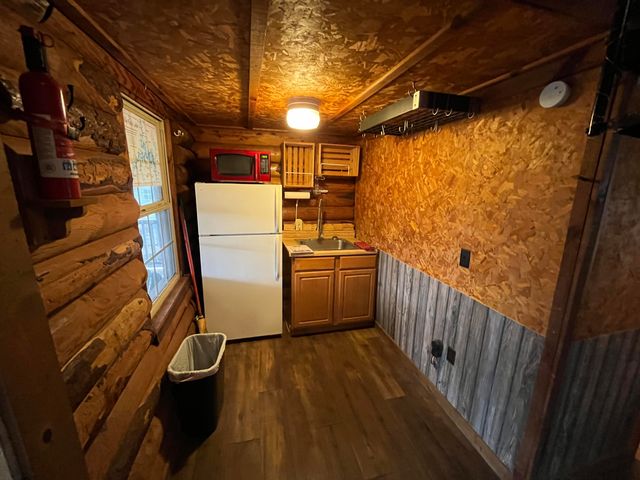 145 Avalanche Avenue, Hollister, MO 65672