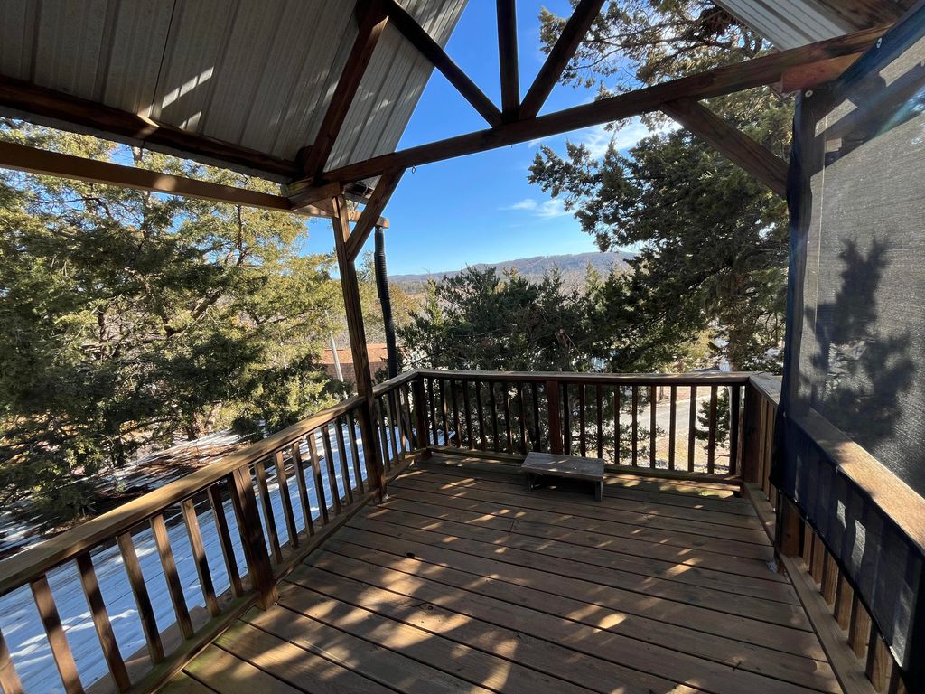 145 Avalanche Avenue, Hollister, MO 65672