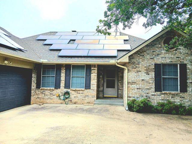 357 Kellys Circle, Runaway Bay, TX 76426