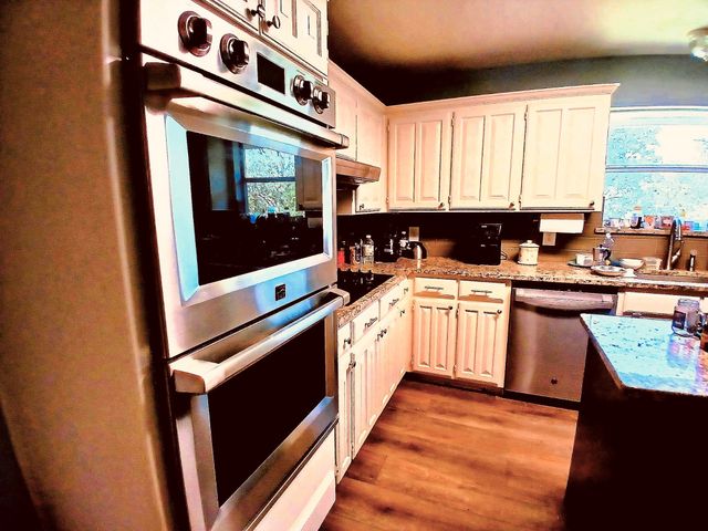 357 Kellys Circle, Runaway Bay, TX 76426