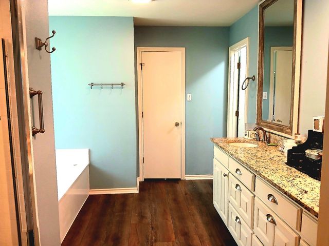 357 Kellys Circle, Runaway Bay, TX 76426