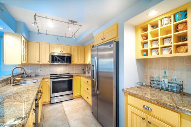 95 Coco Plum Dr Apt 4C, Marathon, FL 33050