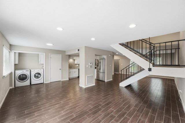 2325 Triway Lane 208, Houston, TX 77043