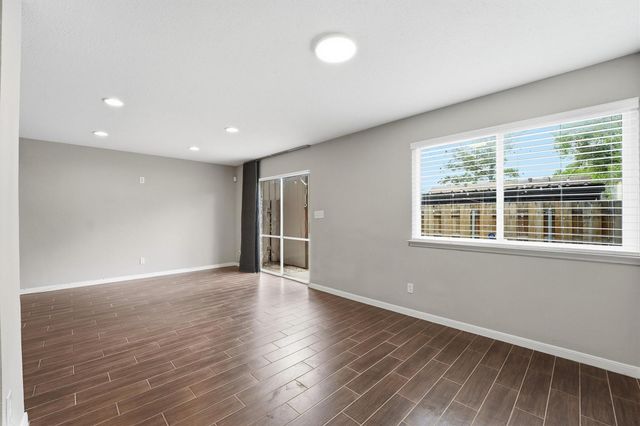 2325 Triway Lane 208, Houston, TX 77043