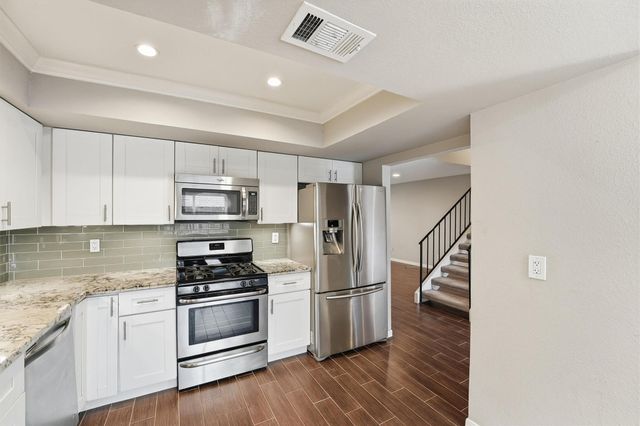 2325 Triway Lane 208, Houston, TX 77043