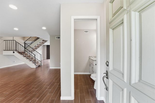 2325 Triway Lane 208, Houston, TX 77043