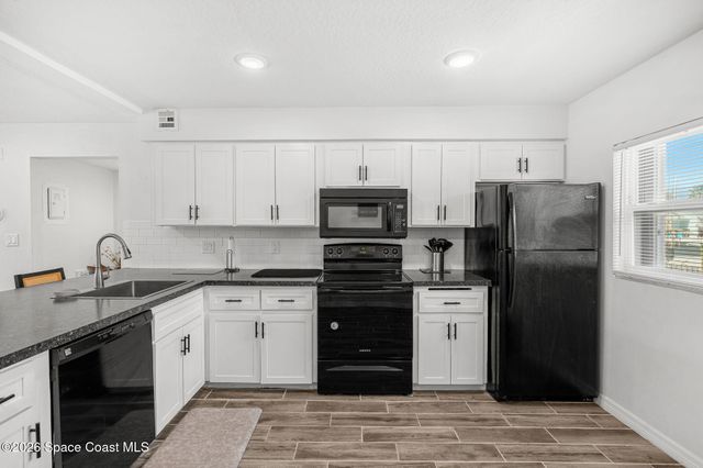 1318 S Miramar Avenue 208, Indialantic, FL 32903