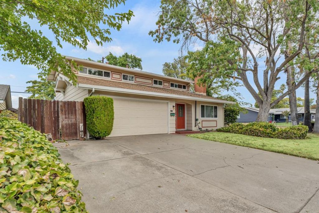 5719 Revelstok, Sacramento, CA 95842