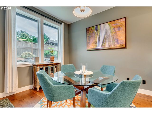 108 W 16TH St, La Center, WA 98629