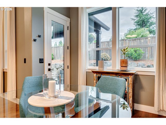 108 W 16TH St, La Center, WA 98629