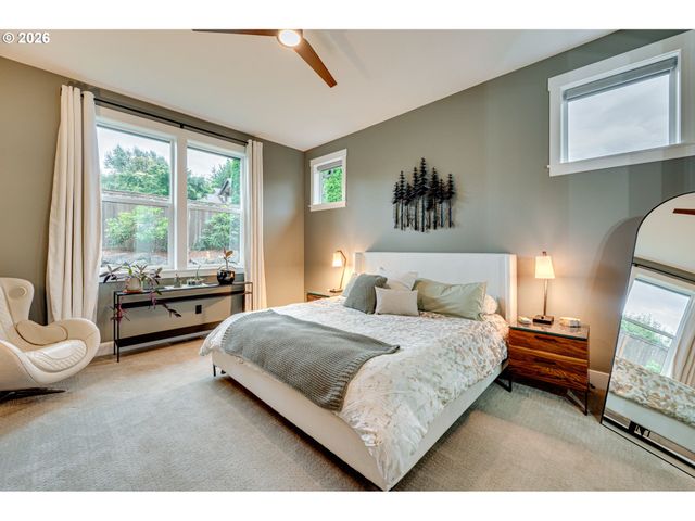 108 W 16TH St, La Center, WA 98629
