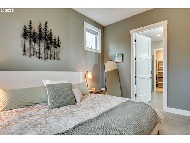 108 W 16TH St, La Center, WA 98629
